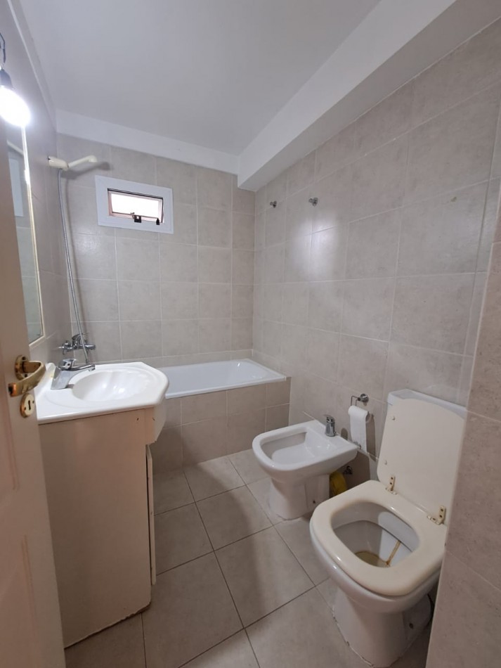 BELLISIMO DEPARTAMENTO DE 2 AMBIENTES - BALCON CORRIDO - COCINA INDEPENDIENTE