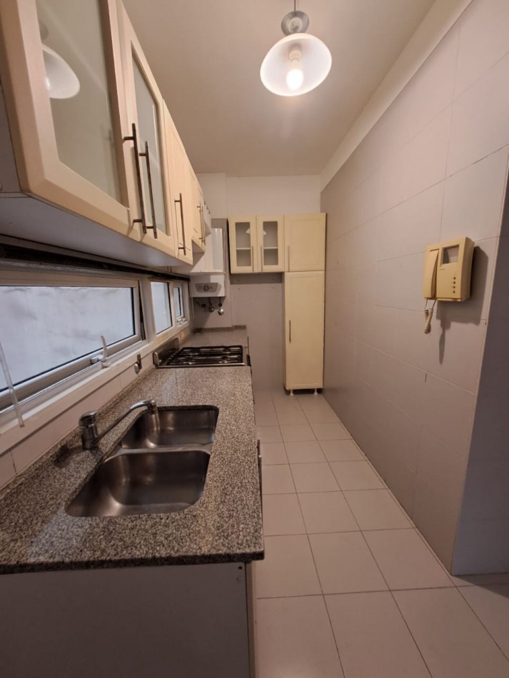 BELLISIMO DEPARTAMENTO DE 2 AMBIENTES - BALCON CORRIDO - COCINA INDEPENDIENTE