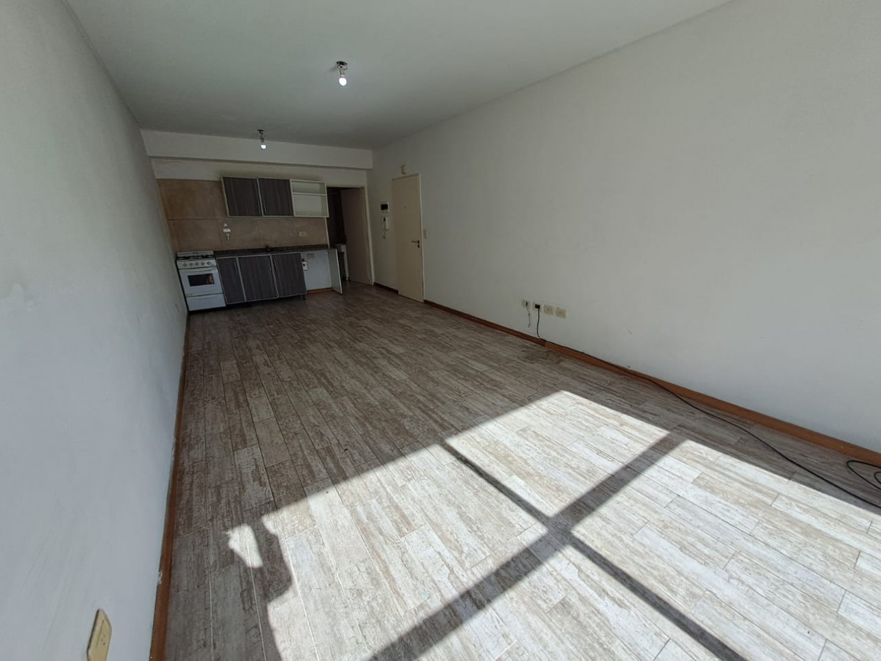 OPORTUNIDAD!!!  ALQUILER MONOAMBIENTE SUPER LUMINOSO EN PISO 9 - EXCELENTE ESTADO RESERVADO