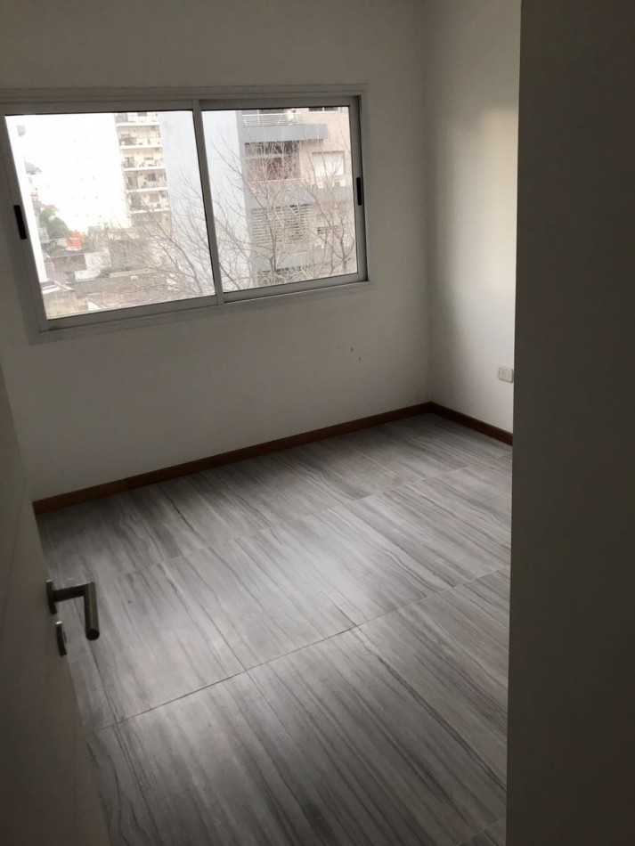 OPORTUNIDAD!! ALQUILER  2 AMBIENTES CON BALCON AL FRENTE-EXCELENTE ZONA Y ESTADO- ALQUILADA