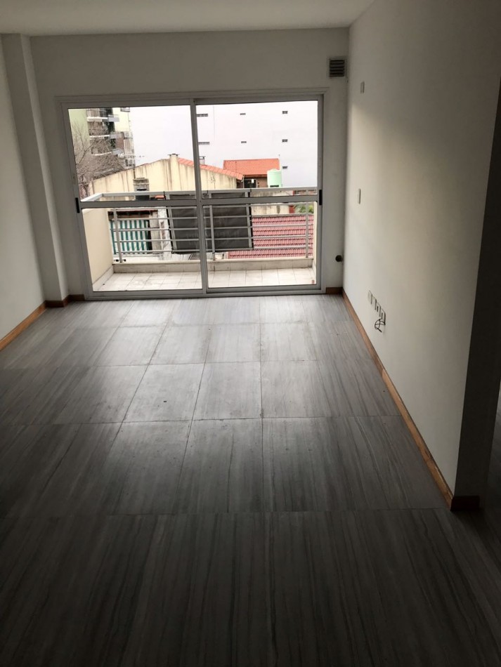 OPORTUNIDAD!! ALQUILER  2 AMBIENTES CON BALCON AL FRENTE-EXCELENTE ZONA Y ESTADO- ALQUILADA