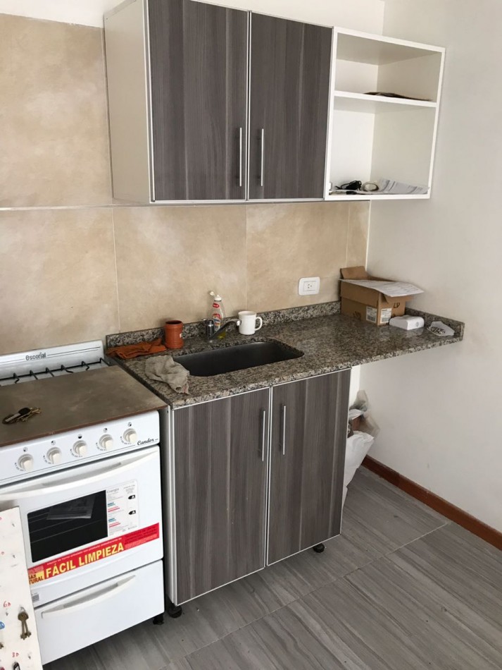 OPORTUNIDAD!! ALQUILER  2 AMBIENTES CON BALCON AL FRENTE-EXCELENTE ZONA Y ESTADO- ALQUILADA