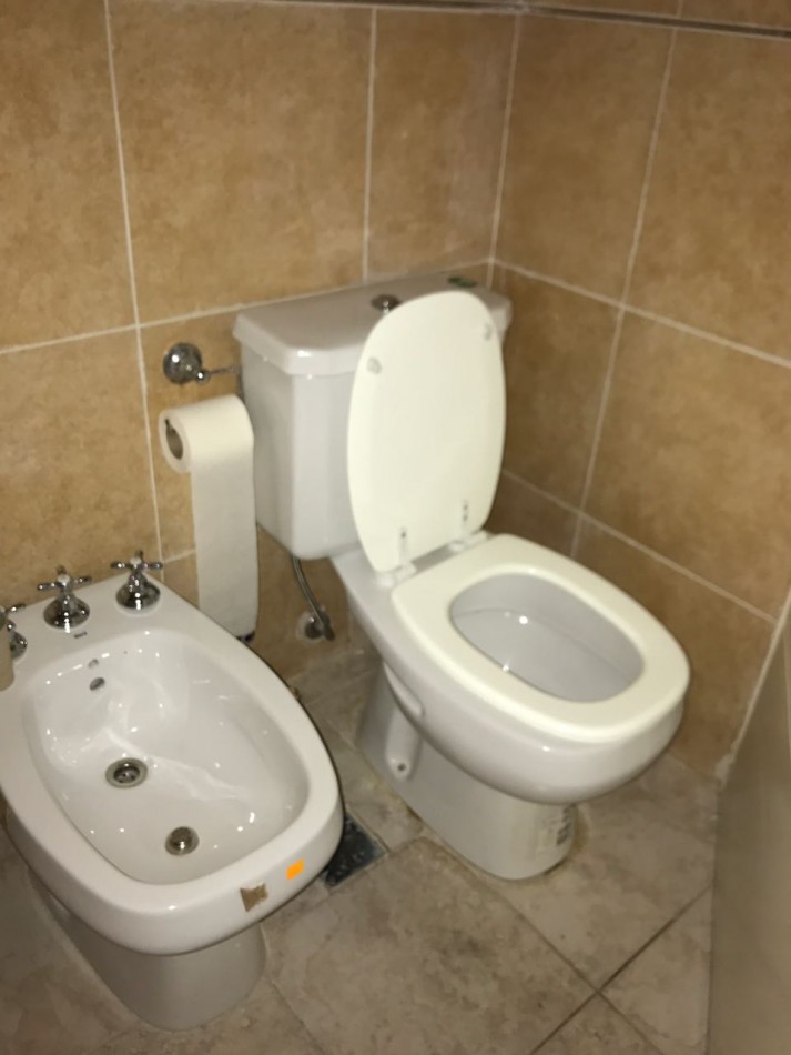 OPORTUNIDAD!! ALQUILER  2 AMBIENTES CON BALCON AL FRENTE-EXCELENTE ZONA Y ESTADO- ALQUILADA