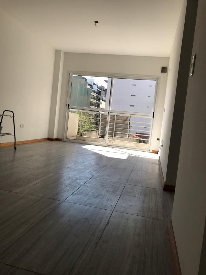 OPORTUNIDAD!! ALQUILER  2 AMBIENTES CON BALCON AL FRENTE-EXCELENTE ZONA Y ESTADO- ALQUILADA