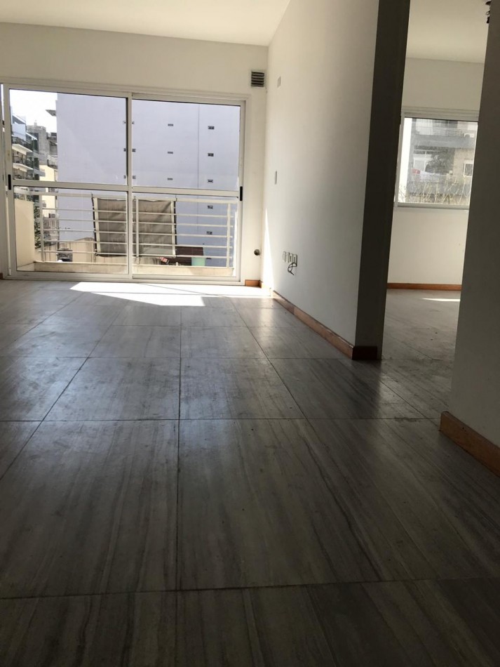 OPORTUNIDAD!! ALQUILER  2 AMBIENTES CON BALCON AL FRENTE-EXCELENTE ZONA Y ESTADO- ALQUILADA