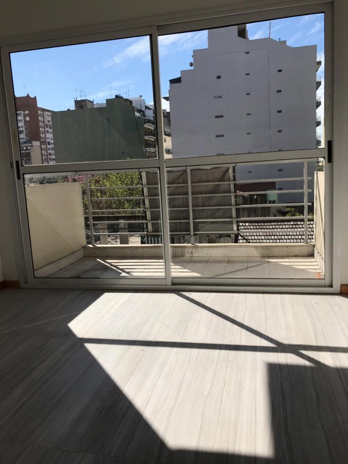 OPORTUNIDAD!! ALQUILER  2 AMBIENTES CON BALCON AL FRENTE-EXCELENTE ZONA Y ESTADO- ALQUILADA