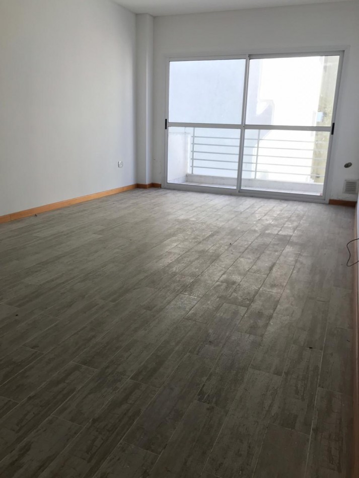 ALQUILER  MONOAMBIENTE FLORES . LUMINOSO. . TRANQUILO -A 1 CUADRA DE CENTRO COMERCIAL FLORES. OPORTUNIDAD!!!