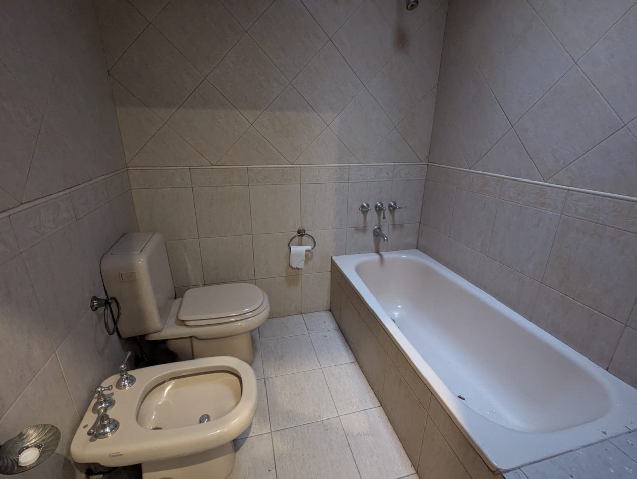 CASA DE CATEGORIA 5 DORMITORIOS