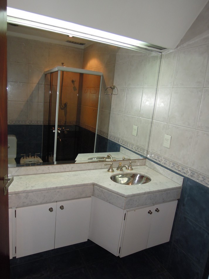 CASA DE CATEGORIA 5 DORMITORIOS