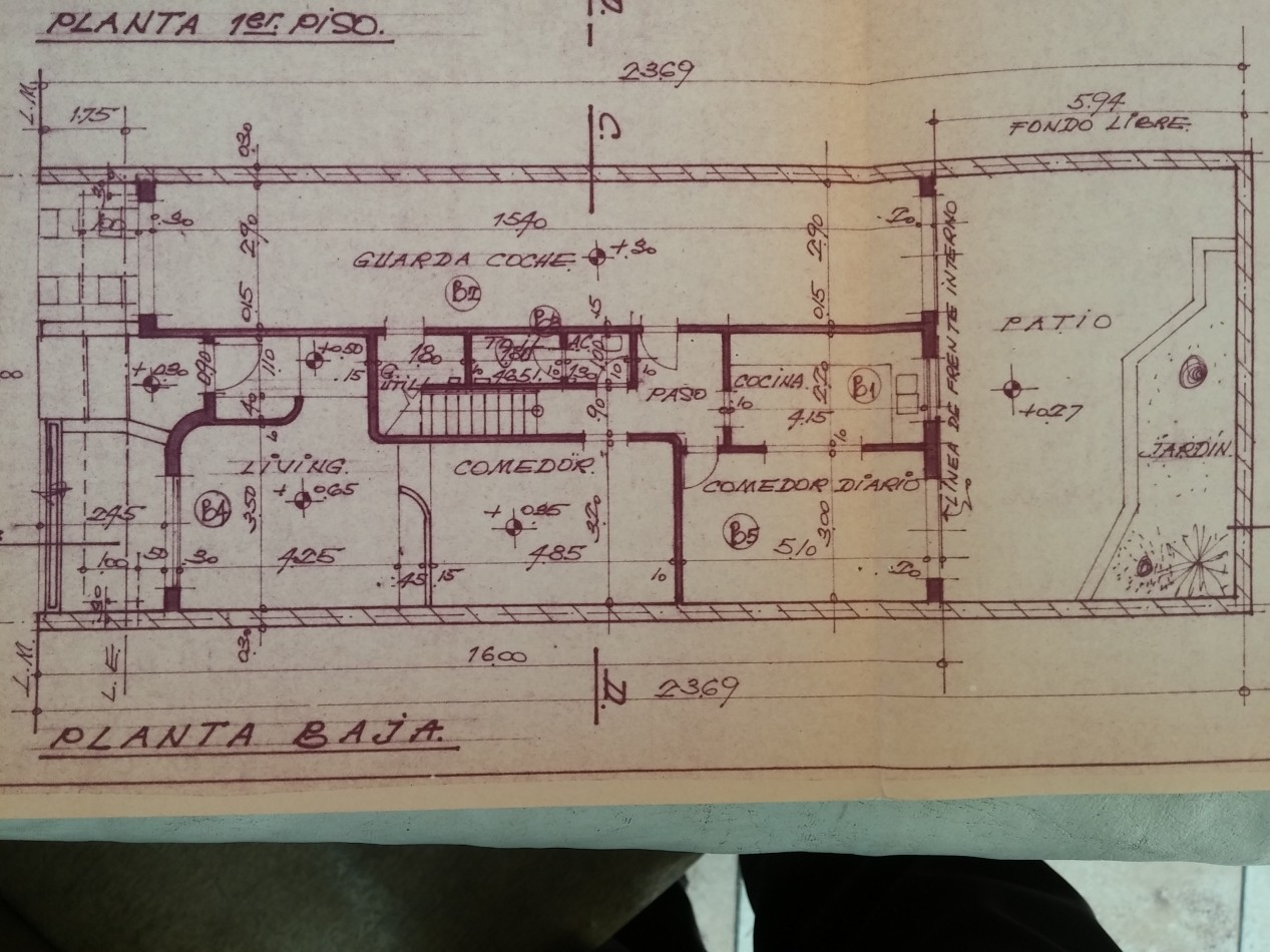 CASA DE CATEGORIA 5 DORMITORIOS