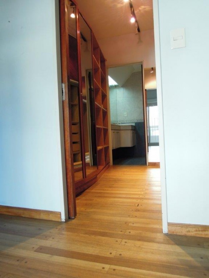 CASA DE CATEGORIA 5 DORMITORIOS