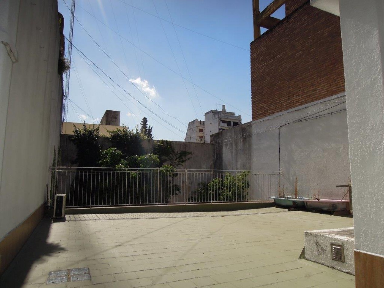 CASA DE CATEGORIA 5 DORMITORIOS