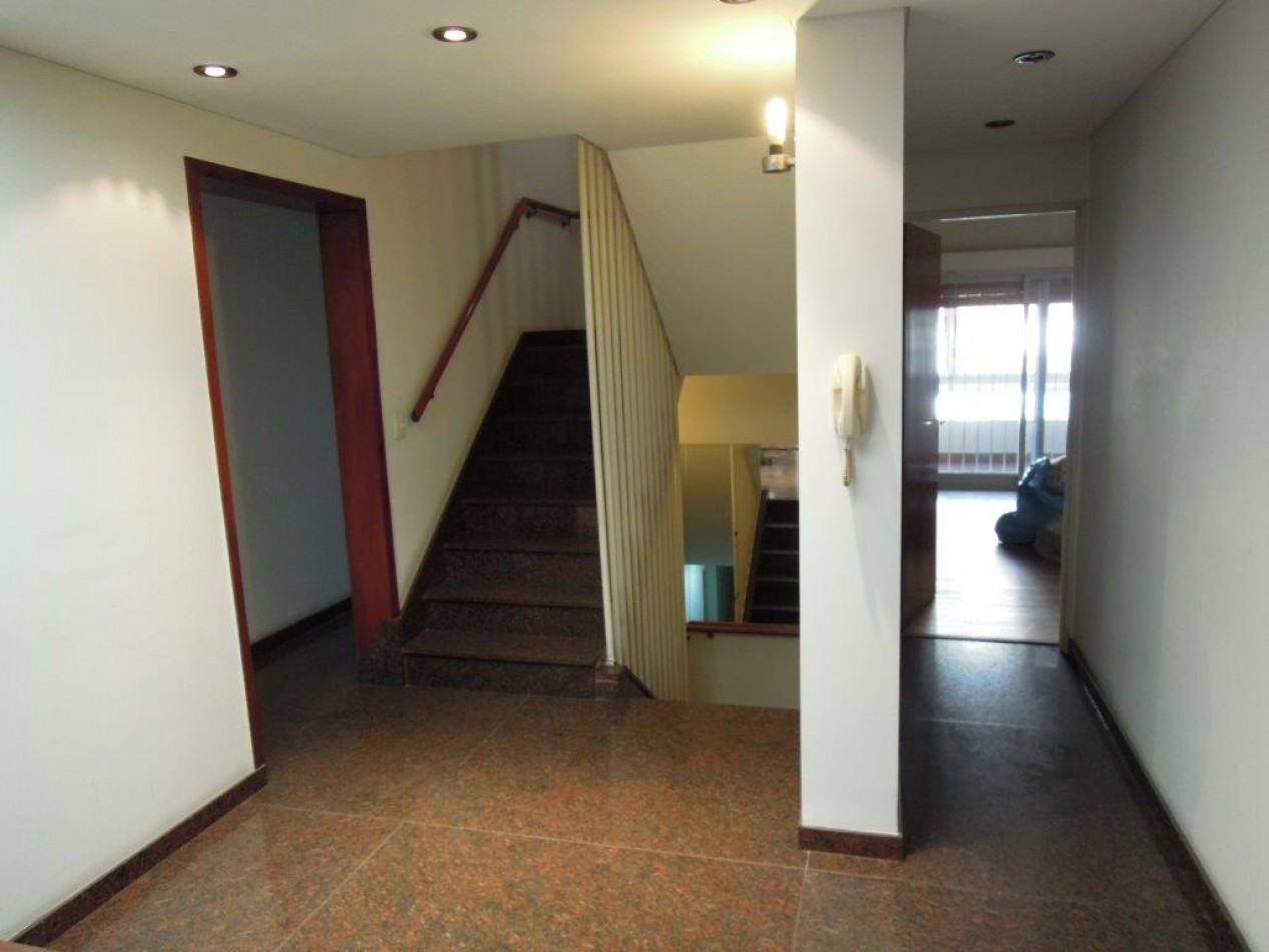 CASA DE CATEGORIA 5 DORMITORIOS