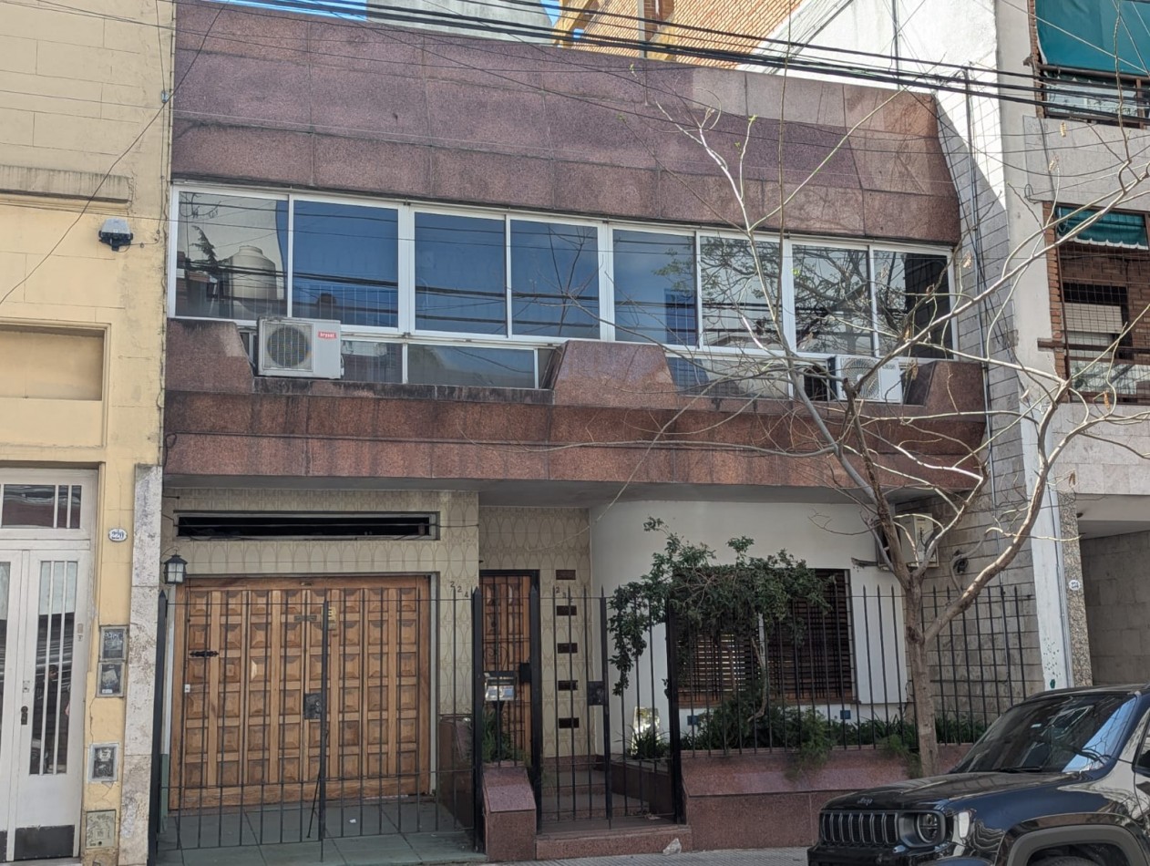 CASA DE CATEGORIA 5 DORMITORIOS