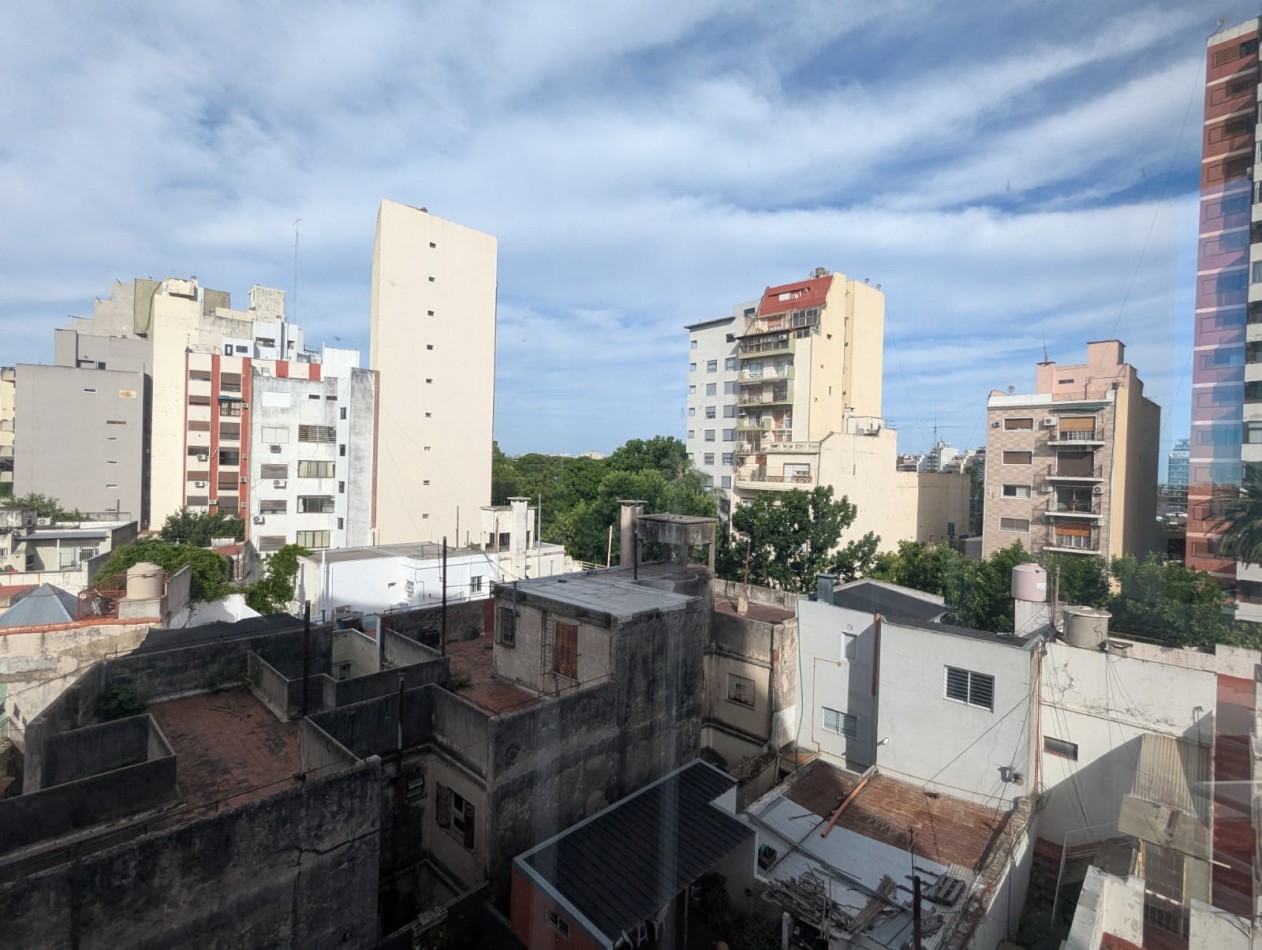 HERMOSO MONOAMBIENTE DIVISIBLE A UNA CUADRA DEL PARQUE CHACABUCO
