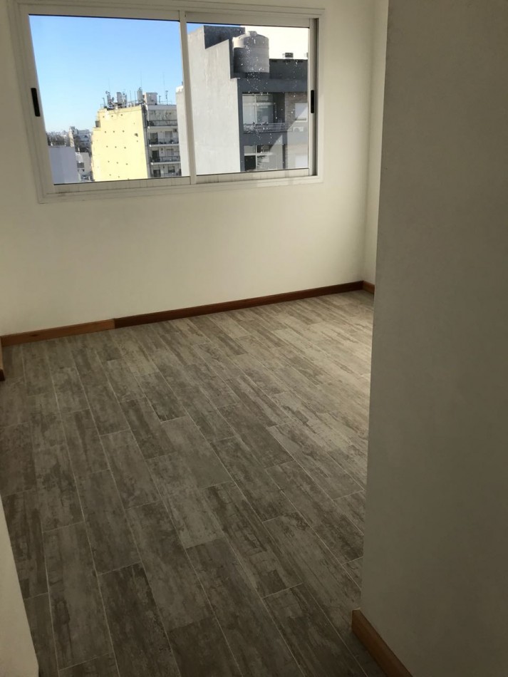 ALQUILER 2 AMBIENTES FLORES . LUMINOSO. . TRANQUILO -A 1 CUADRA DE CENTRO COMERCIAL Y SUBTE FLORES. OPORTUNIDAD!!!