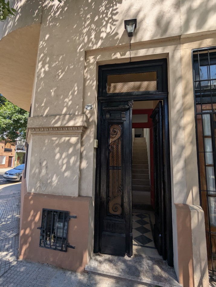 SUPER LUMINOSA CASA DE 5 AMBIENTES EN TERRENO PROPIO