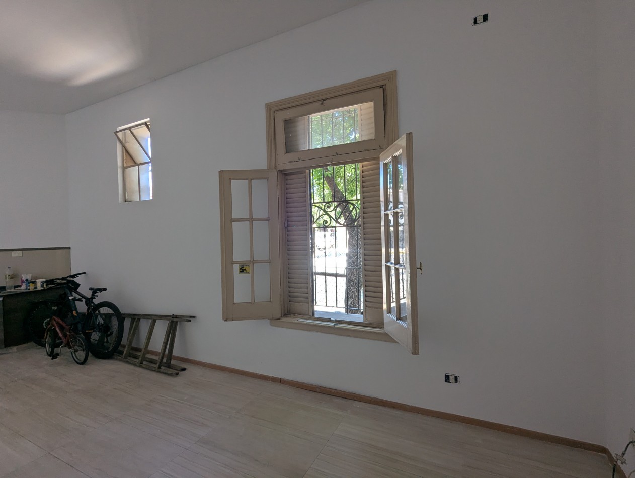 SUPER LUMINOSA CASA DE 5 AMBIENTES EN TERRENO PROPIO