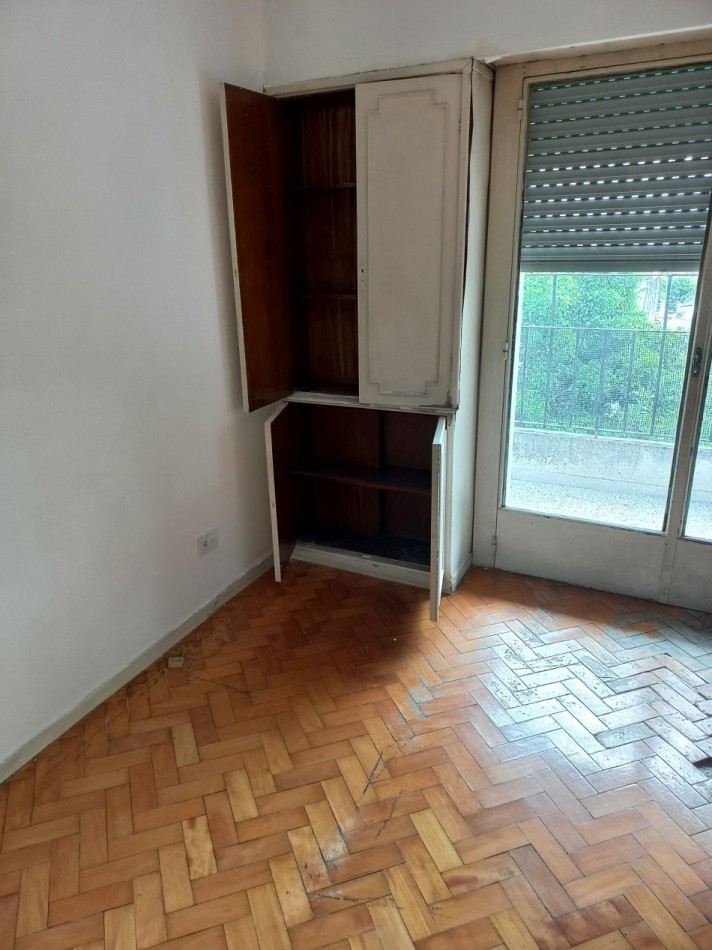 DEPARTAMENTO 2 AMBIENTES  FLORES  - MUY LUMINOSO - . OPORTUNIDAD!!!! 
