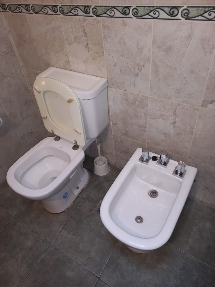 PH EN ALQUILER AMUEBLADO SIN EXPENSAS CON PATIO Y PARRILLA 90 M2 EN FLORES!!!