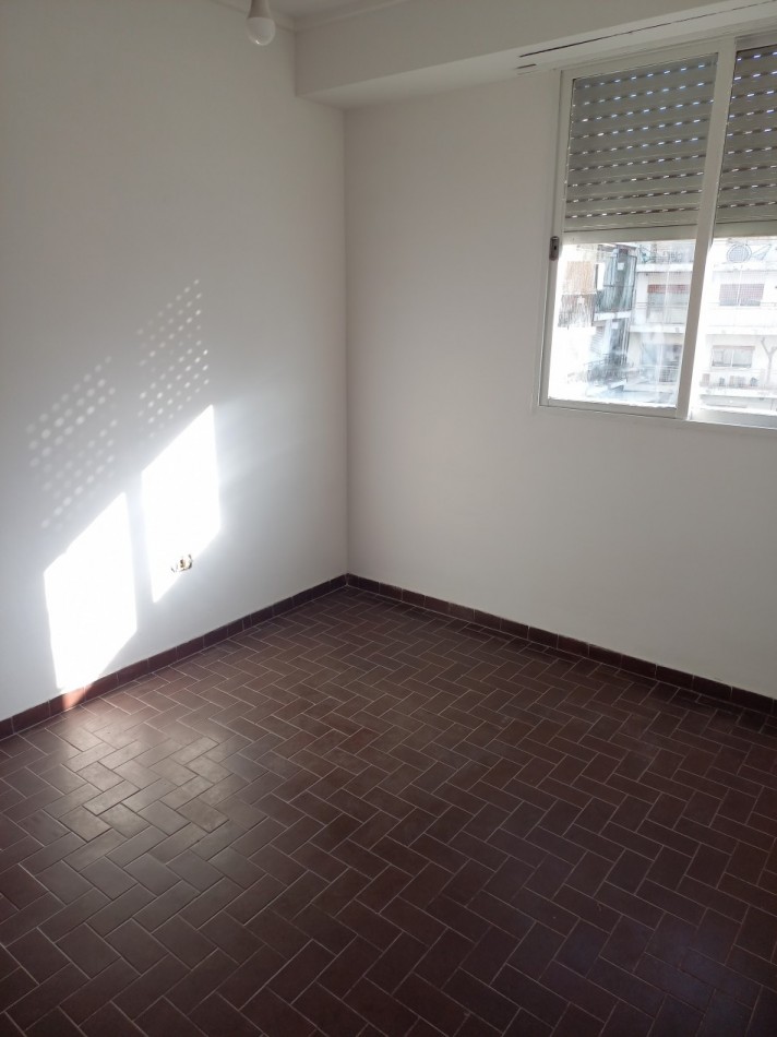 OPORTUNIDAD!!ALQUILER  2 AMB CABALLITO . MUY LUMINOSO -A 1 CUADRA DE JOSE MARIA MORENO Y 2 DEL PARQUE RIVADAVIA.!!!