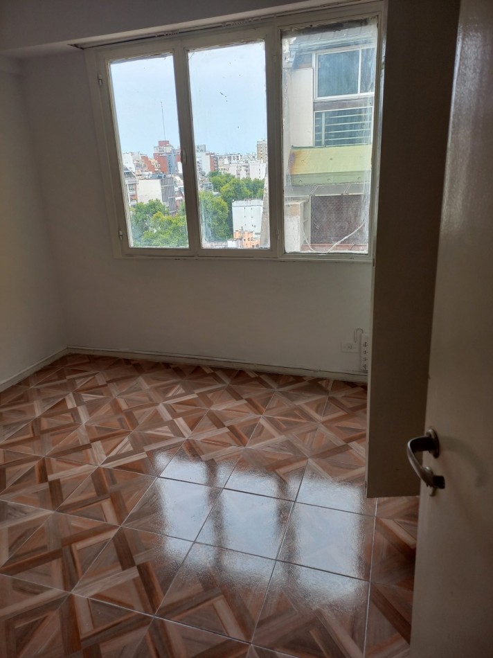 OPORTUNIDAD RETASADO!!ALQUILER  2 AMB FLORES . LUMINOSO -A 1 CUADRA DE SUBTE A .ZONA COMERCIAL. TODOS LOS MEDIOS DE TRANSPORTE.!!!