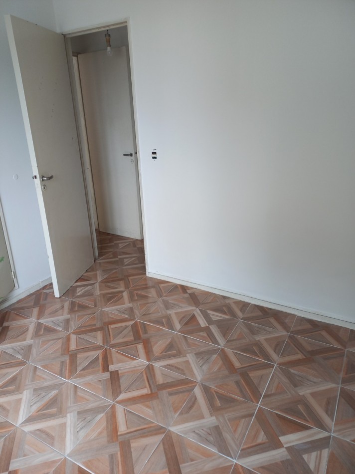 OPORTUNIDAD RETASADO!!ALQUILER  2 AMB FLORES . LUMINOSO -A 1 CUADRA DE SUBTE A .ZONA COMERCIAL. TODOS LOS MEDIOS DE TRANSPORTE.!!!