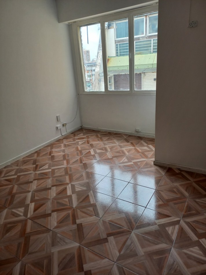 OPORTUNIDAD RETASADO!!ALQUILER  2 AMB FLORES . LUMINOSO -A 1 CUADRA DE SUBTE A .ZONA COMERCIAL. TODOS LOS MEDIOS DE TRANSPORTE.!!!