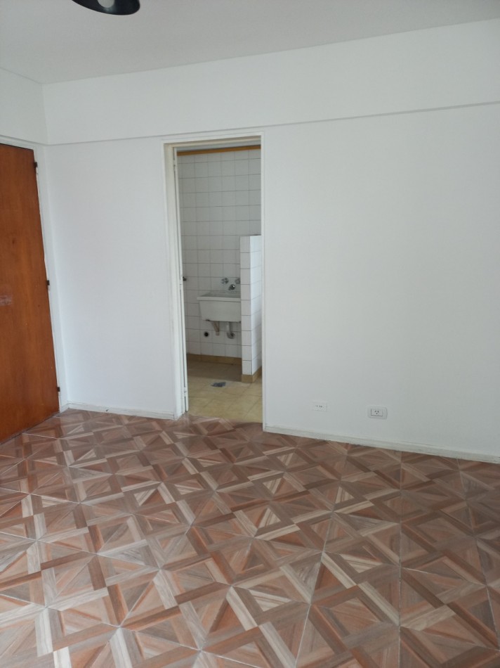 OPORTUNIDAD RETASADO!!ALQUILER  2 AMB FLORES . LUMINOSO -A 1 CUADRA DE SUBTE A .ZONA COMERCIAL. TODOS LOS MEDIOS DE TRANSPORTE.!!!