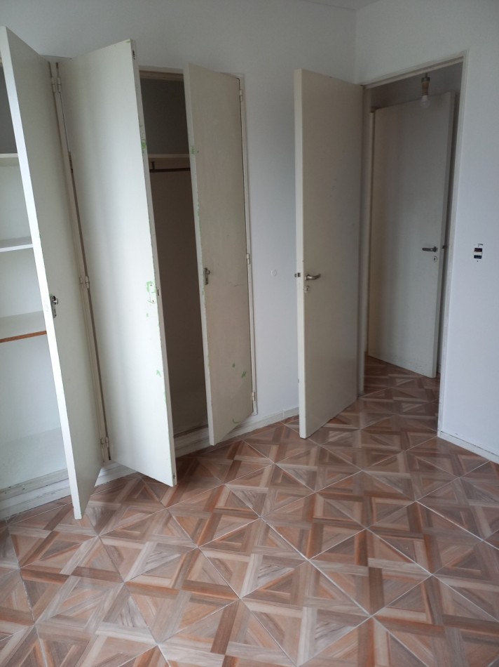 OPORTUNIDAD RETASADO!!ALQUILER  2 AMB FLORES . LUMINOSO -A 1 CUADRA DE SUBTE A .ZONA COMERCIAL. TODOS LOS MEDIOS DE TRANSPORTE.!!!