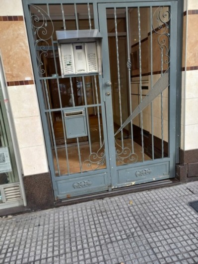 ALQUILER  MONOAMBIENTE FLORES . LUMINOSO. . TRANQUILO -A 1 CUADRA DE CENTRO COMERCIAL FLORES. OPORTUNIDAD!!!