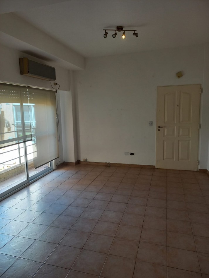 PH 2 AMBIENTES  PARQUE CHACABUCO  - MUY LUMINOSO - BAJAS EXPENSAS. OPORTUNIDAD!!!! RESERVADA