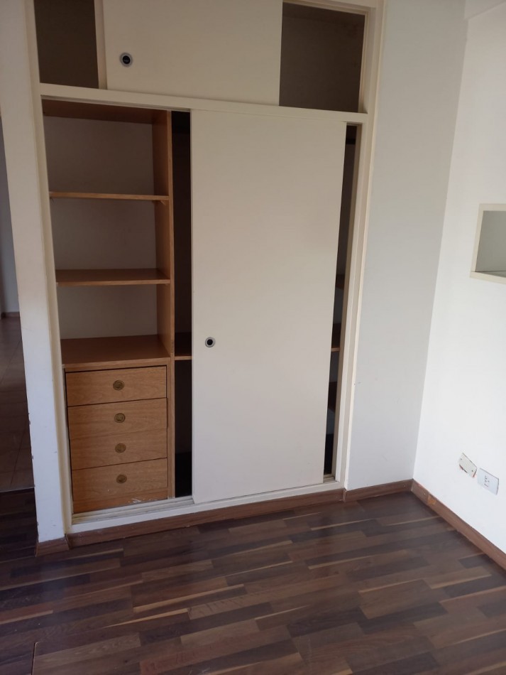 PH 2 AMBIENTES  PARQUE CHACABUCO  - MUY LUMINOSO - BAJAS EXPENSAS. OPORTUNIDAD!!!! RESERVADA