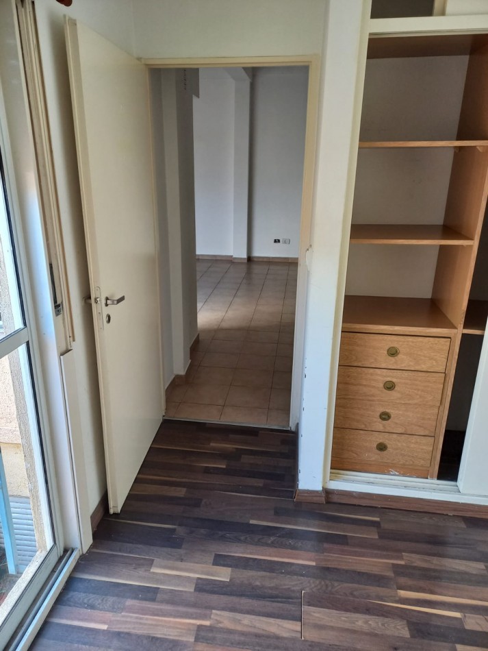 PH 2 AMBIENTES  PARQUE CHACABUCO  - MUY LUMINOSO - BAJAS EXPENSAS. OPORTUNIDAD!!!! RESERVADA
