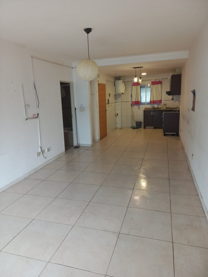  EXCELENTE MONOAMBIENTE EN ZONA RESIDENCIAL. . FLORES NORTE. TRANQUILO !!!!!