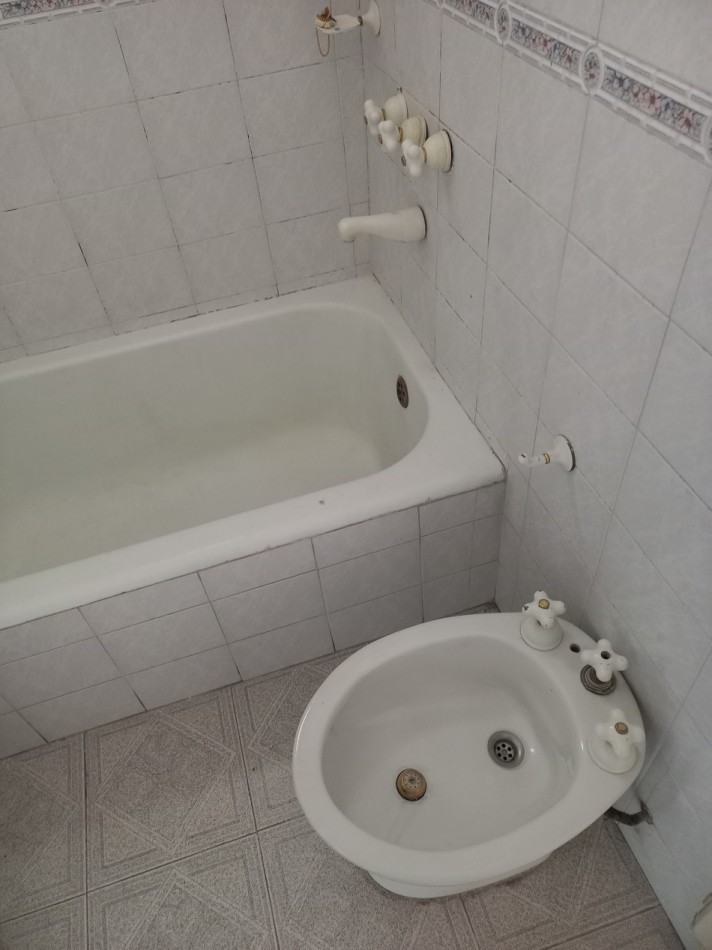 DEPARTAMENTO 2 AMBIENTES  FLORES  - MUY LUMINOSO - . OPORTUNIDAD!!!! 