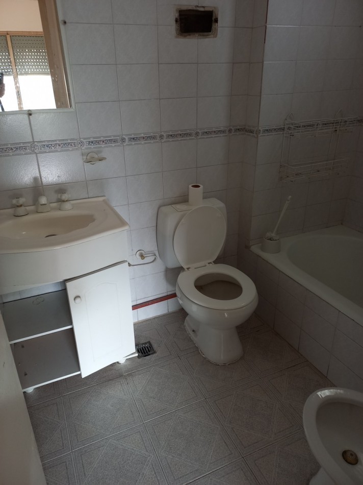 DEPARTAMENTO 2 AMBIENTES  FLORES  - MUY LUMINOSO - . OPORTUNIDAD!!!! 