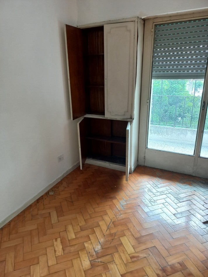 DEPARTAMENTO 2 AMBIENTES  FLORES  - MUY LUMINOSO - . OPORTUNIDAD!!!! 