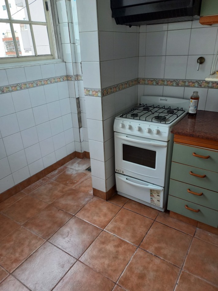 DEPARTAMENTO 2 AMBIENTES  FLORES  - MUY LUMINOSO - . OPORTUNIDAD!!!! 
