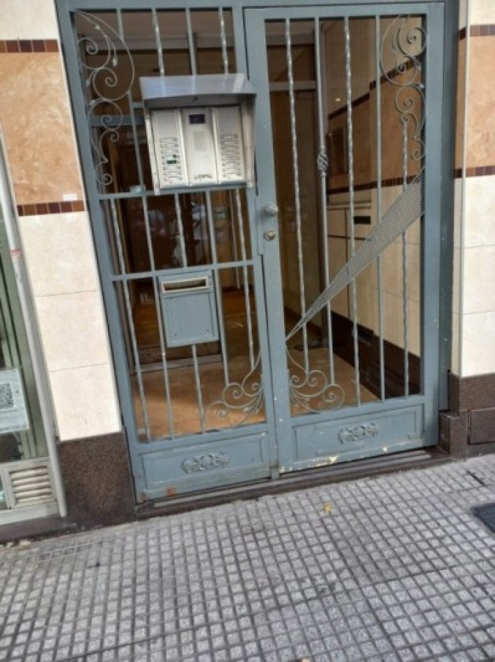 ALQUILER  MONOAMBIENTE FLORES . LUMINOSO. . TRANQUILO -A 1 CUADRA DE CENTRO COMERCIAL FLORES. OPORTUNIDAD!!!