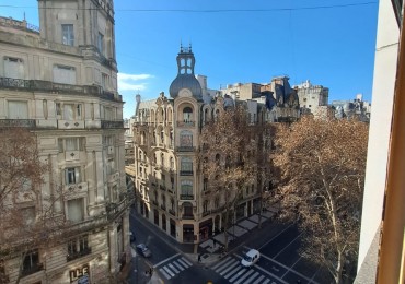 LUMINOSISIMO DEPARTAMENTO A UNA CUADRA DE PLAZA DEL CONGRESO SOBRE AV. DE MAYO - PISO 8