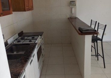 OPORTUNIDAD !!ALQUILER  2 AMB FLORES . LUMINOSO -A 3 CUADRAS DE SUBTE A .ZONA COMERCIAL. TODOS LOS MEDIOS DE TRANSPORTE.!!!